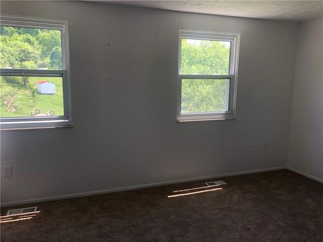 3099 Camberly Dr, Hampton, PA 15044