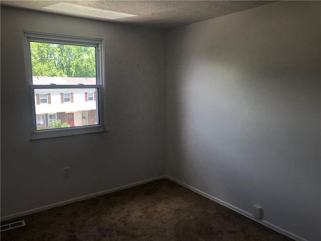 3099 Camberly Dr, Hampton, PA 15044