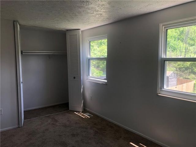 3099 Camberly Dr, Hampton, PA 15044