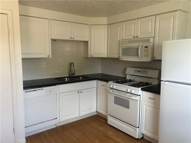 3099 Camberly Dr, Hampton, PA 15044