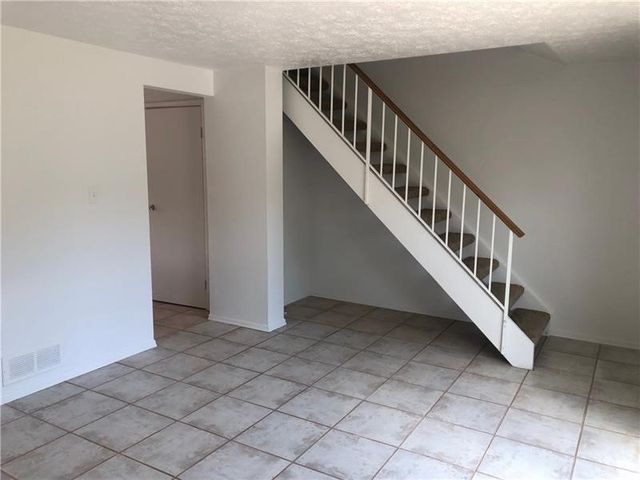 3099 Camberly Dr, Hampton, PA 15044