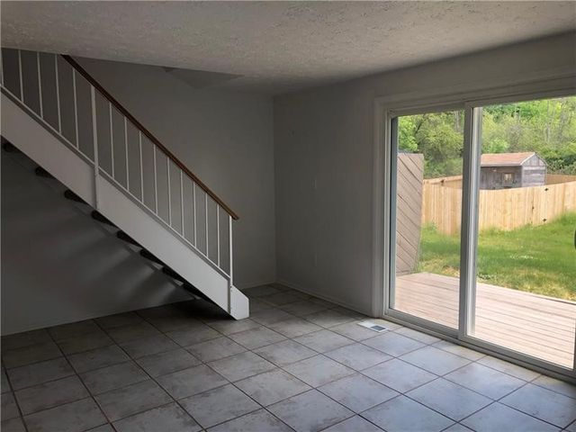 3099 Camberly Dr, Hampton, PA 15044