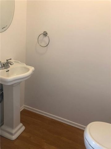 3099 Camberly Dr, Hampton, PA 15044