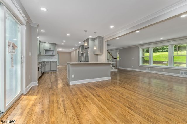 56 Mountainside Rd, Mendham Boro, NJ 07945