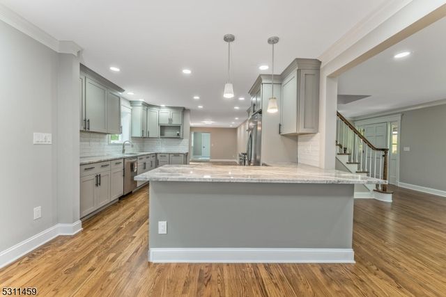 56 Mountainside Rd, Mendham Boro, NJ 07945