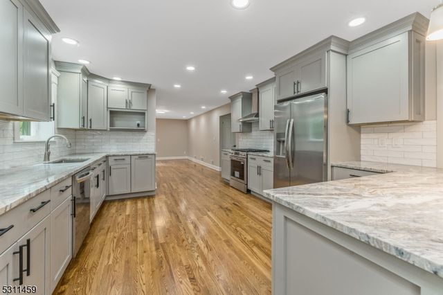 56 Mountainside Rd, Mendham Boro, NJ 07945