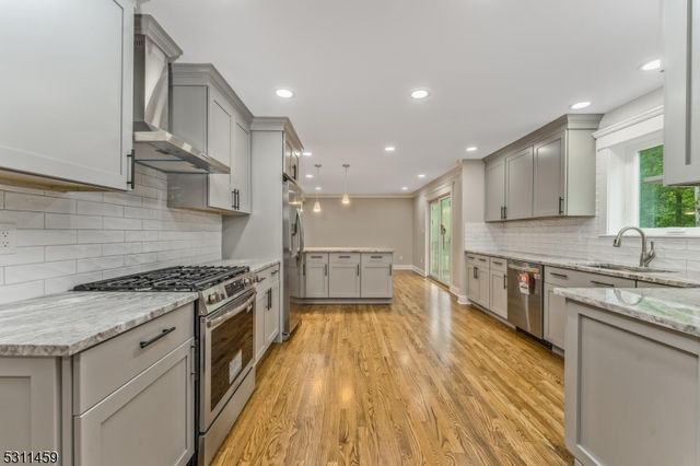 56 Mountainside Rd, Mendham Boro, NJ 07945