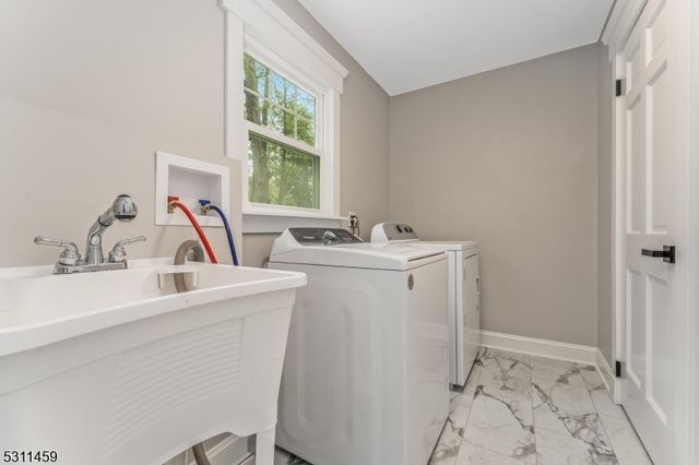 56 Mountainside Rd, Mendham Boro, NJ 07945