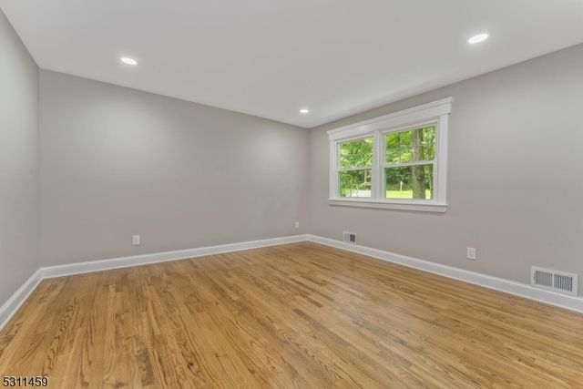 56 Mountainside Rd, Mendham Boro, NJ 07945