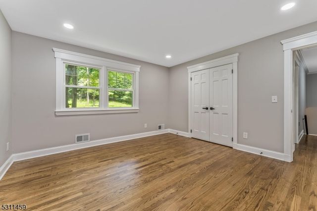 56 Mountainside Rd, Mendham Boro, NJ 07945