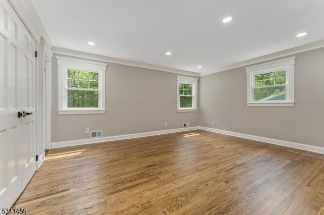 56 Mountainside Rd, Mendham Boro, NJ 07945