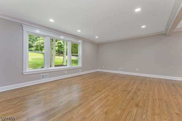 56 Mountainside Rd, Mendham Boro, NJ 07945