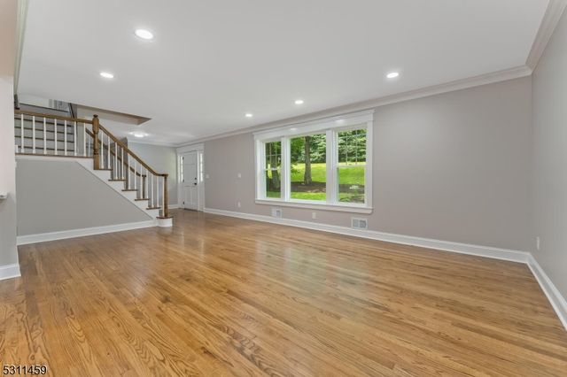 56 Mountainside Rd, Mendham Boro, NJ 07945