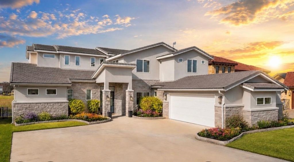 106 Blue Heron DR, Kingsland, TX 78639