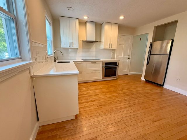 40 Chestnut St 1, Andover, MA 01810