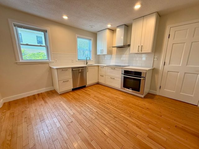 40 Chestnut St 1, Andover, MA 01810