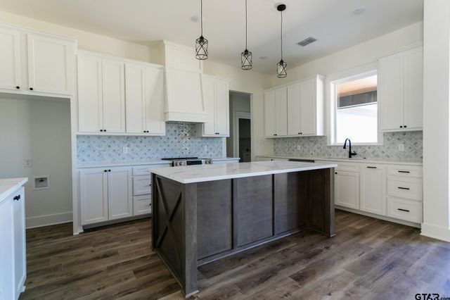 21053 County Road 26, Tyler, TX 75705