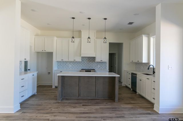 21053 County Road 26, Tyler, TX 75705