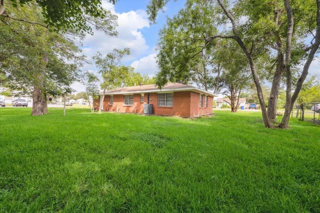 2331 32nd Avenue N, Texas City, TX 77590