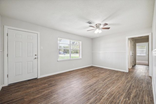 2331 32nd Avenue N, Texas City, TX 77590