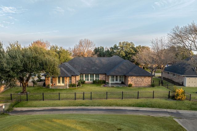 1208 Fairfax Drive, Mansfield, TX 76063