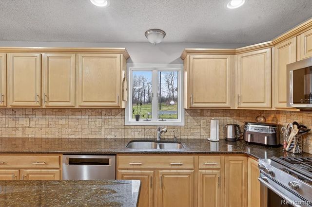 3200 Bayliss Drive, Oxford, MI 48371