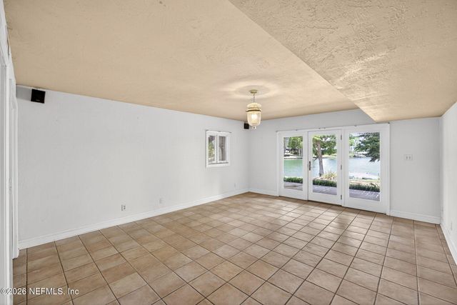 1099 LAKE ASBURY Drive, Green Cove Springs, FL 32043