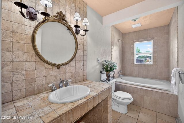 1099 LAKE ASBURY Drive, Green Cove Springs, FL 32043