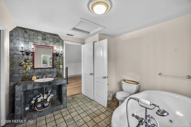 1099 LAKE ASBURY Drive, Green Cove Springs, FL 32043