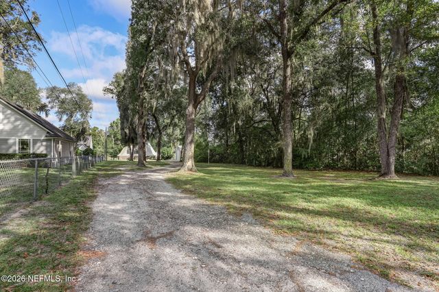 1099 LAKE ASBURY Drive, Green Cove Springs, FL 32043