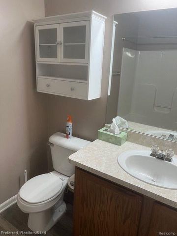 11758 Farmington Road, Livonia, MI 48150