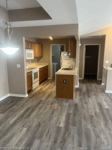 11758 Farmington Road, Livonia, MI 48150