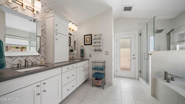 8621 S MAPLE Avenue, Tempe, AZ 85284