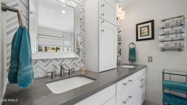 8621 S MAPLE Avenue, Tempe, AZ 85284