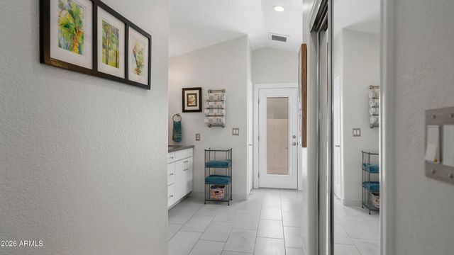 8621 S MAPLE Avenue, Tempe, AZ 85284