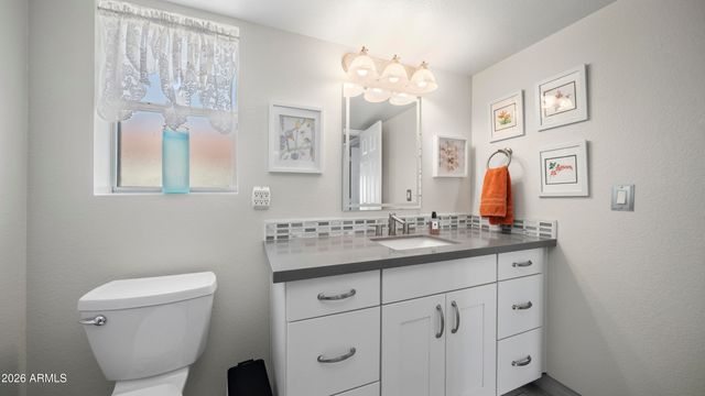 8621 S MAPLE Avenue, Tempe, AZ 85284