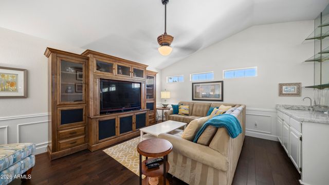 8621 S MAPLE Avenue, Tempe, AZ 85284