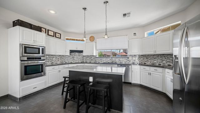 8621 S MAPLE Avenue, Tempe, AZ 85284