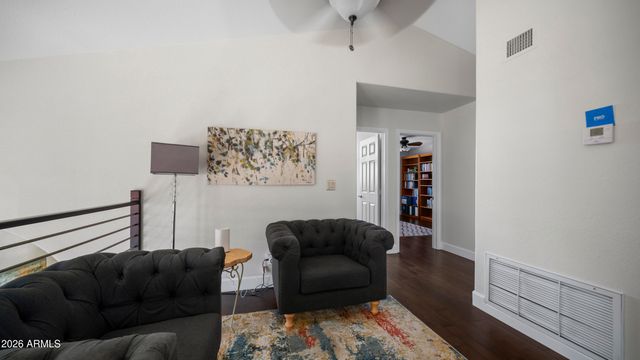 8621 S MAPLE Avenue, Tempe, AZ 85284