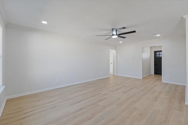 9803 Wren Street, La Porte, TX 77571