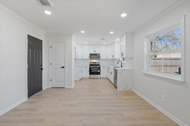 9803 Wren Street, La Porte, TX 77571