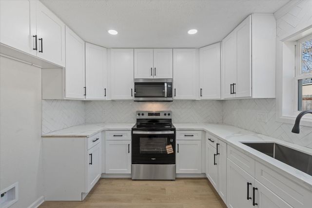 9803 Wren Street, La Porte, TX 77571