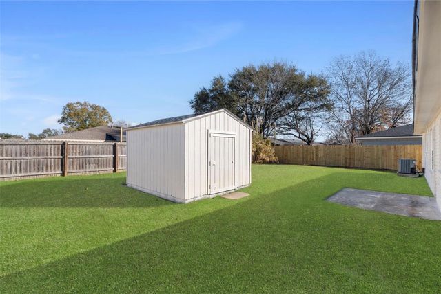 9803 Wren Street, La Porte, TX 77571