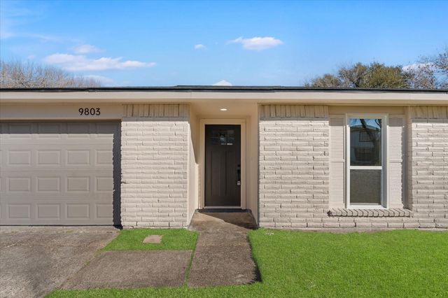 9803 Wren Street, La Porte, TX 77571