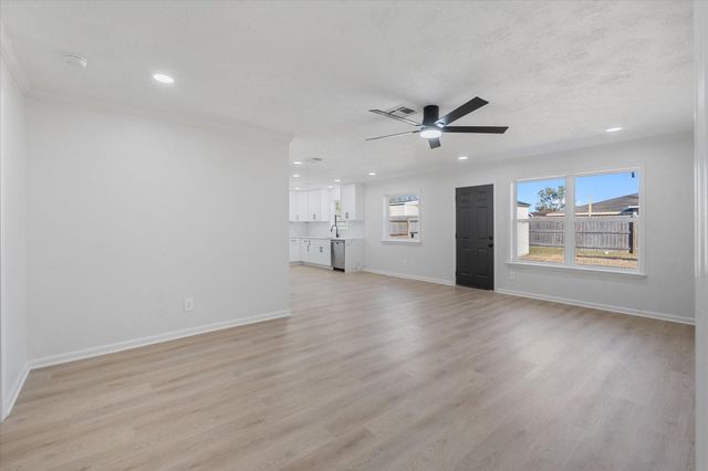 9803 Wren Street, La Porte, TX 77571