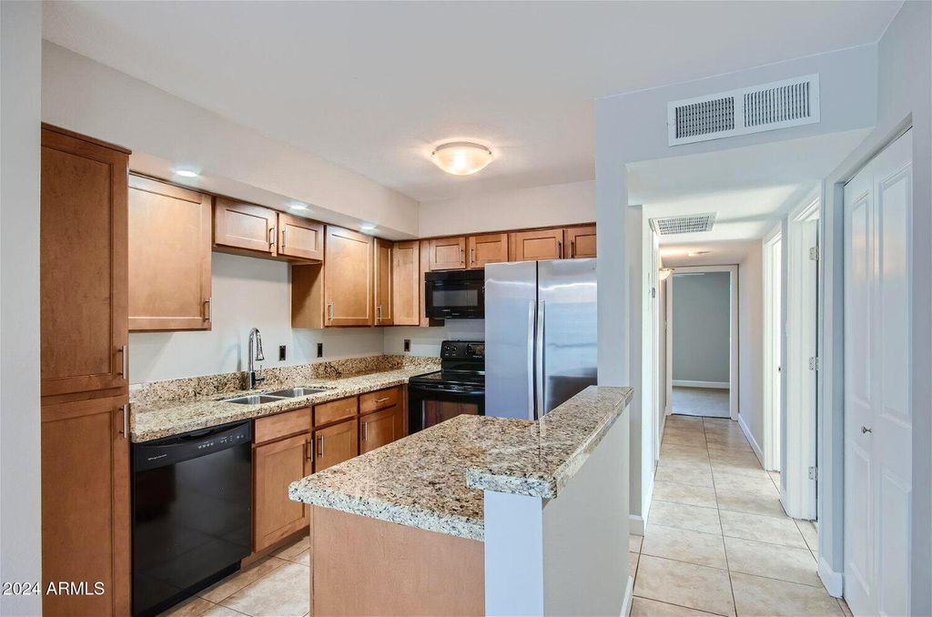 1241 E MEDLOCK Drive 210, Phoenix, AZ 85014