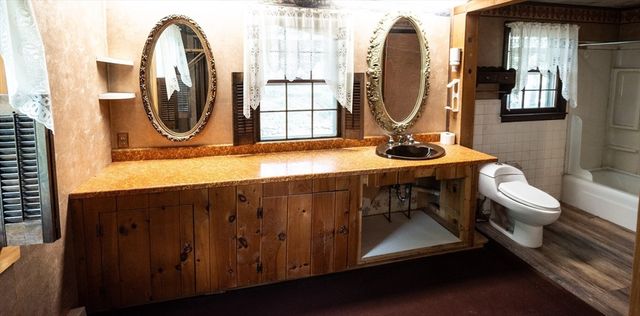 84 Hemlock Dr, Fitchburg, MA 01420