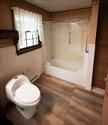 84 Hemlock Dr, Fitchburg, MA 01420