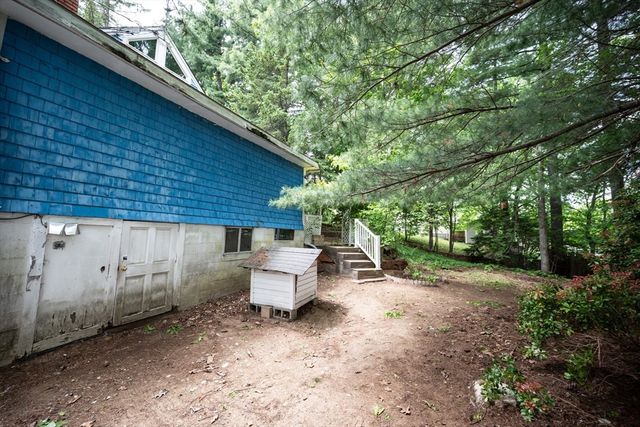 84 Hemlock Dr, Fitchburg, MA 01420