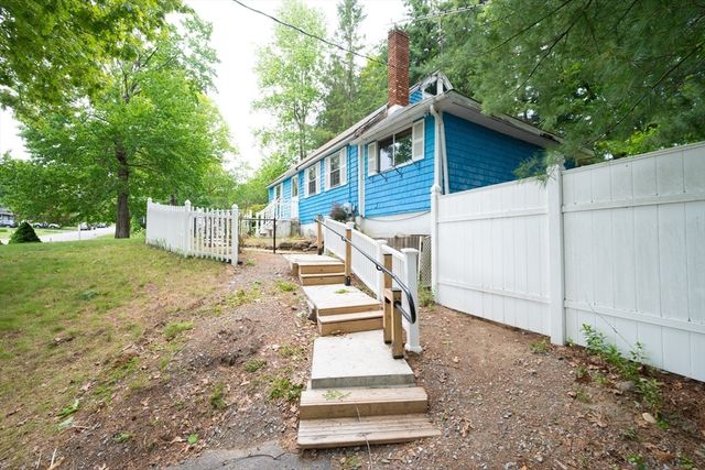 84 Hemlock Dr, Fitchburg, MA 01420